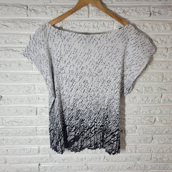 Milano Women's 3X Plus Top Blouse Black White Geometric V-Neck GEO117E - Picture 5 of 9